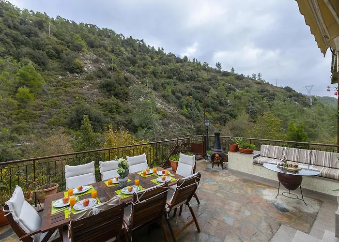 Villa Troodos Riverside Kato Amiandos