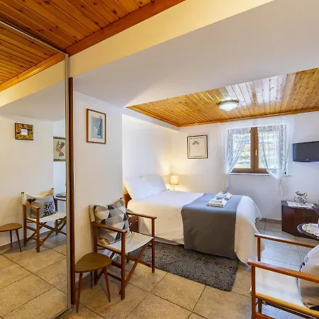 Villa Troodos Riverside *