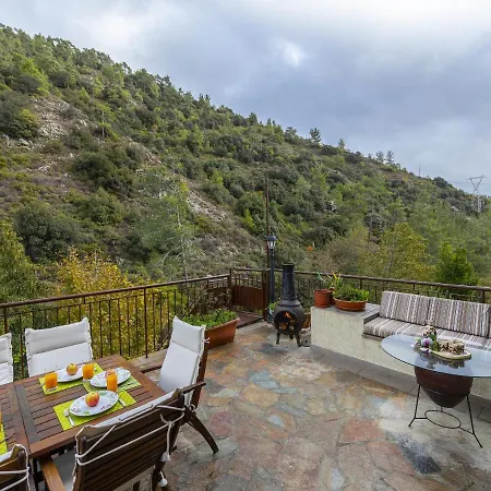Villa Troodos Riverside *