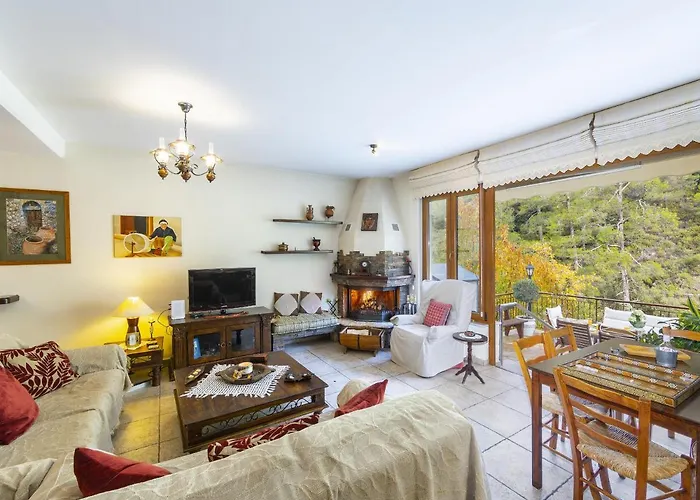 Vila Troodos Riverside